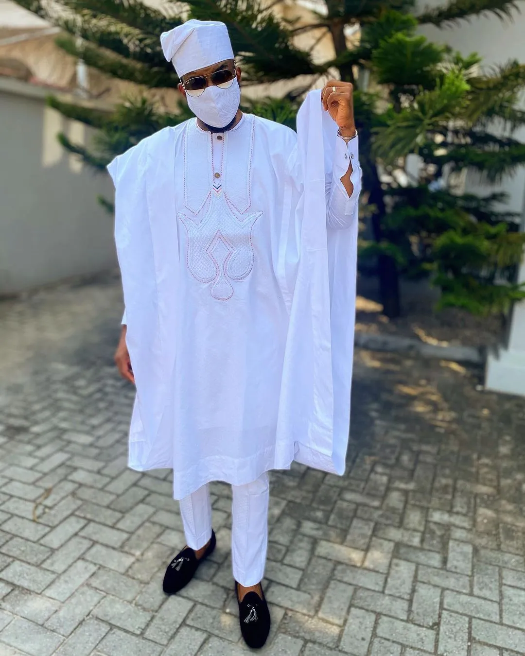 It’s the wedding guest looks for us. Check out the most admirable looks of the week