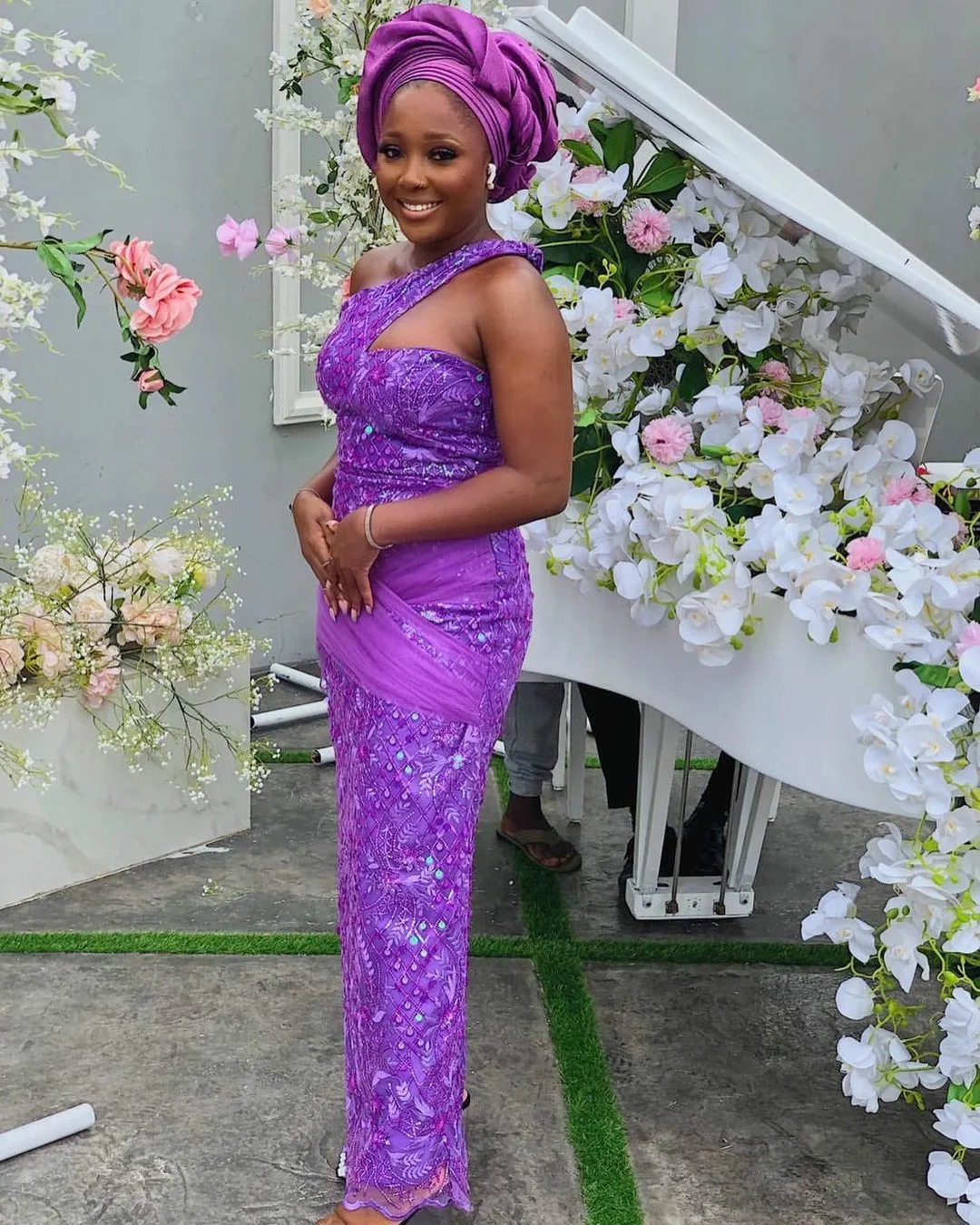 It’s the wedding guest looks for us. Check out the most admirable looks of the week