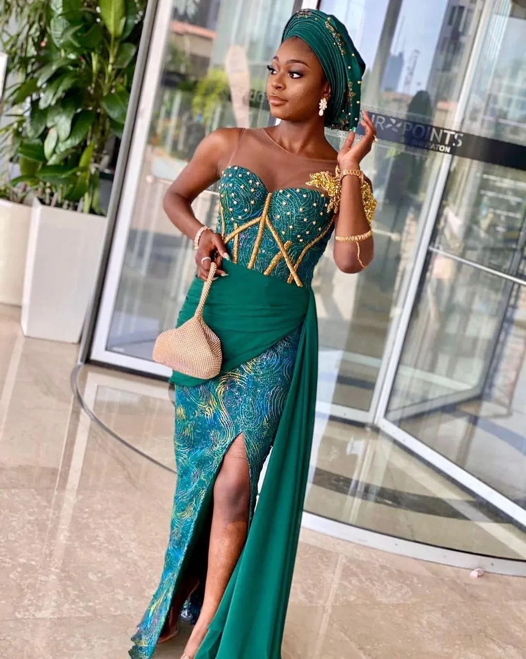 It’s the wedding guest looks for us. Check out the most admirable looks of the week