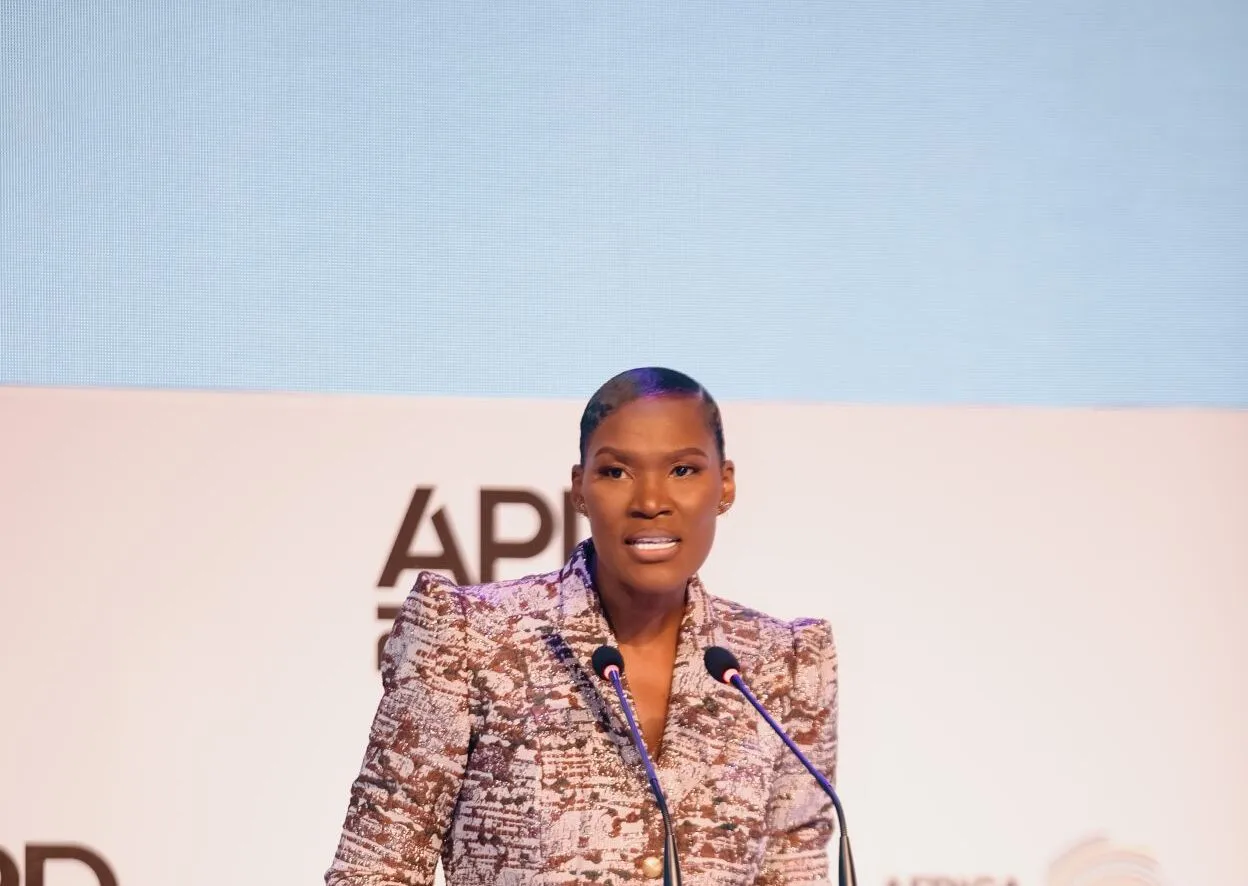Would you rock the short hair trend? Anita Erskine did & she looks stunning!