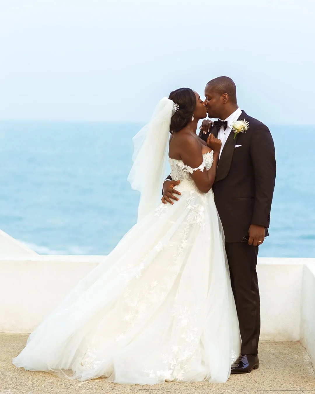 Fascinators, Suits, Luxury cars and stylish guests! Aku and Brian's wedding was a showdown in Ghana's Accra