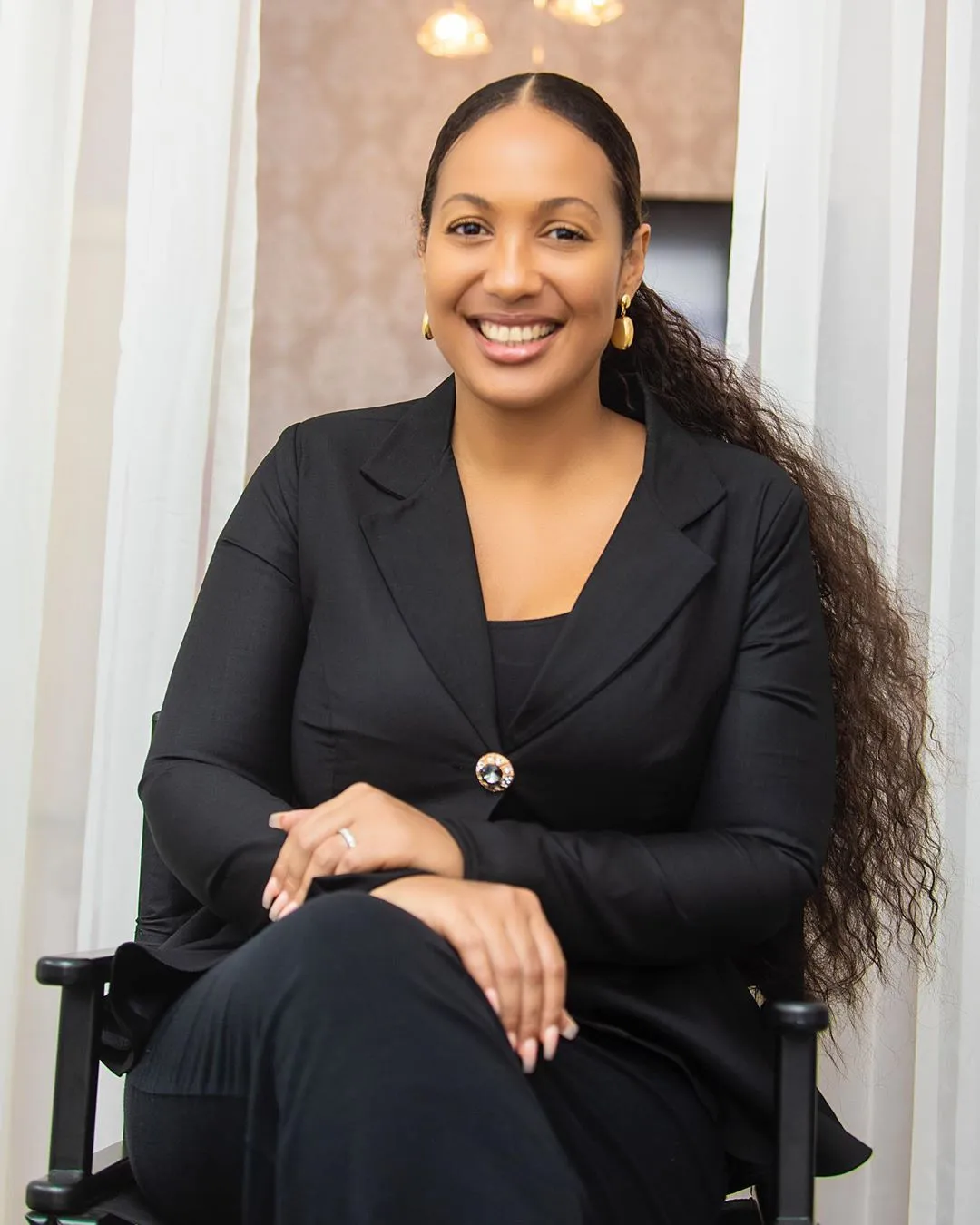 Award-winning Makeup guru, Sandra ‘Alexandrina’ Don-Arthur is bringing beauty to the doorstep of Africans with her Alexiglam Studio.