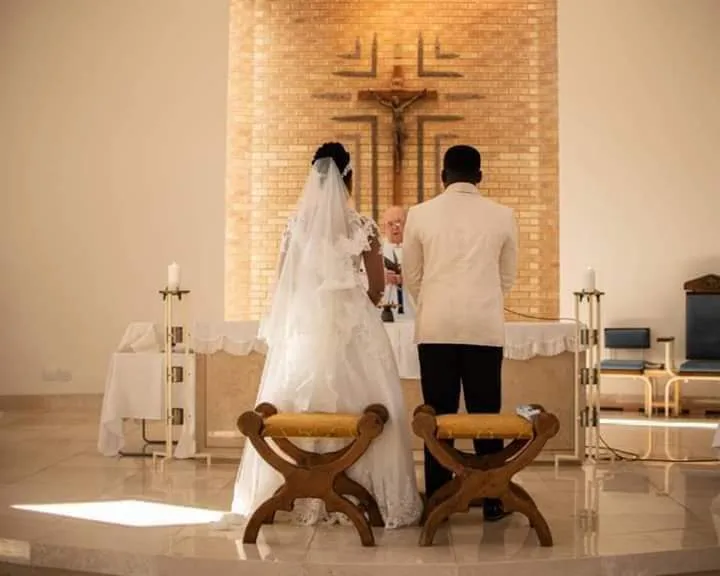 People on the internet are talking about this wedding that had only 4 guest