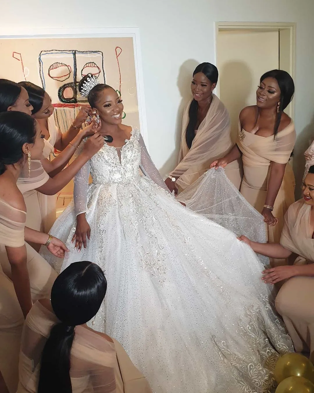 Sandra Ikeji and her 200 bridesmaids are the current Guinness world record holders for most bridesmaids at a wedding