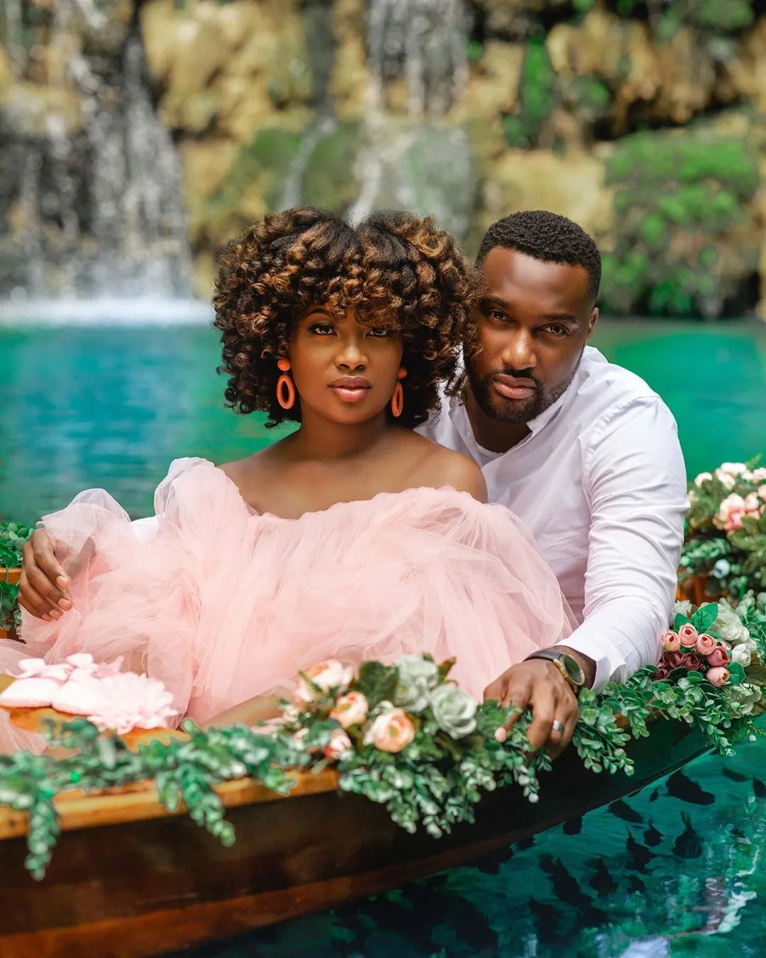 Look at what love created!! These creative maternity shots are blowing our minds