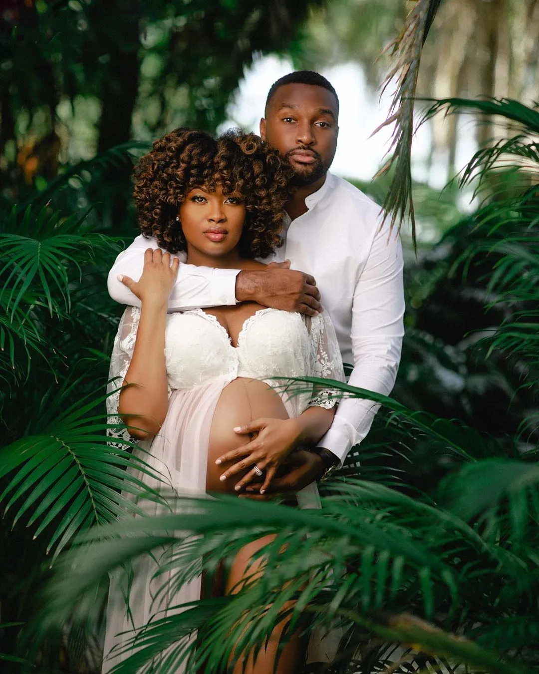 Look at what love created!! These creative maternity shots are blowing our minds