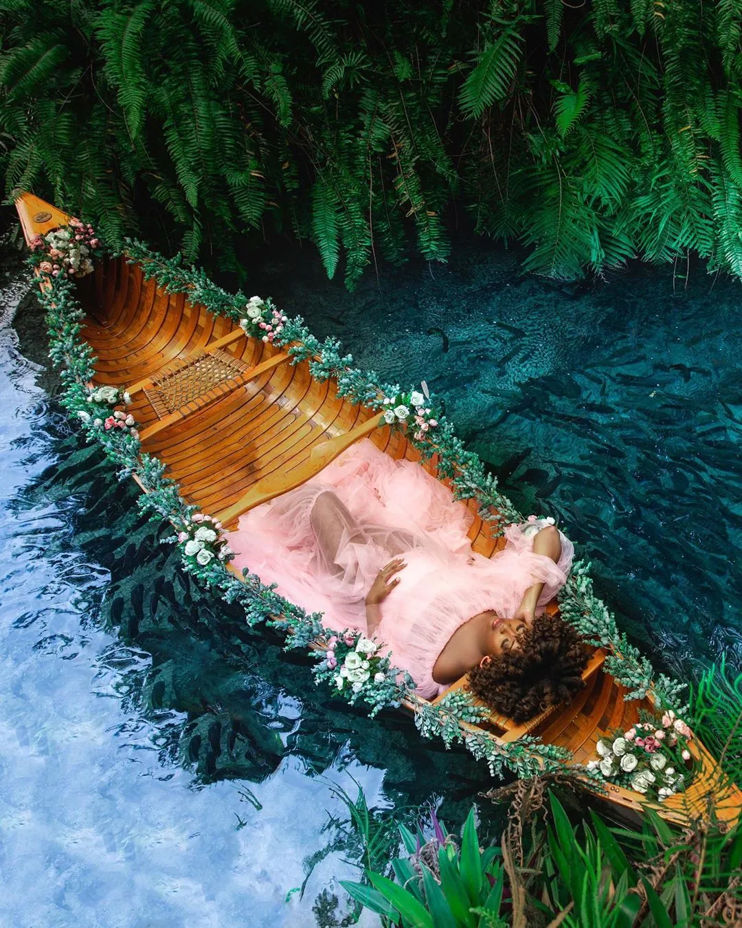 Look at what love created!! These creative maternity shots are blowing our minds