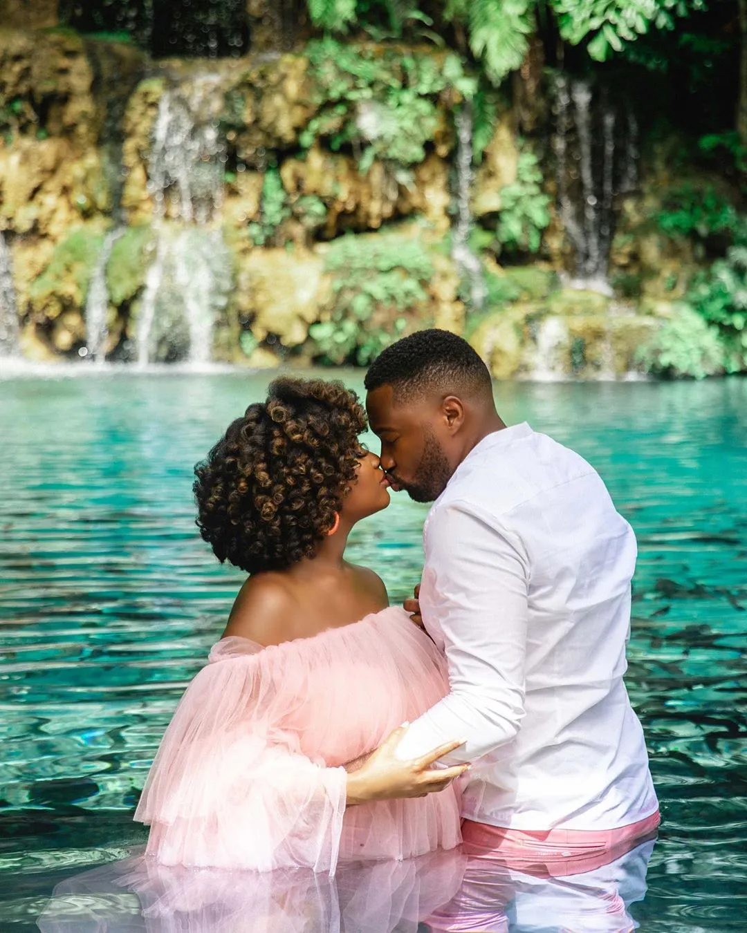 Look at what love created!! These creative maternity shots are blowing our minds