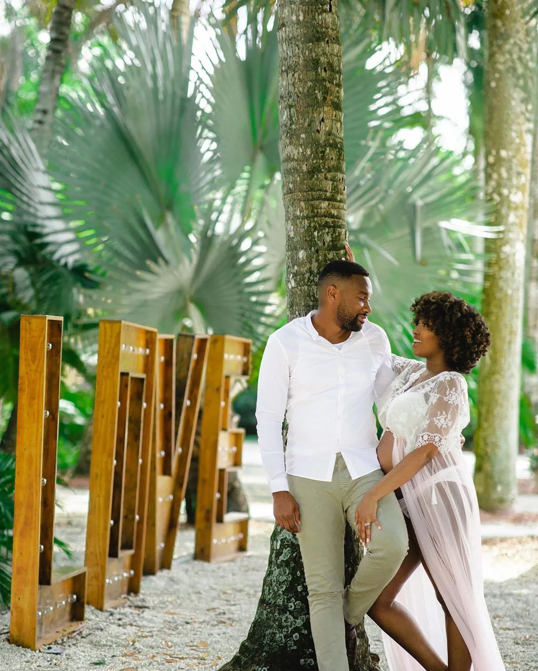 Look at what love created!! These creative maternity shots are blowing our minds