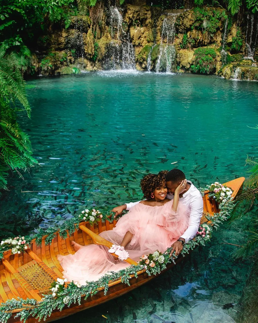 Look at what love created!! These creative maternity shots are blowing our minds