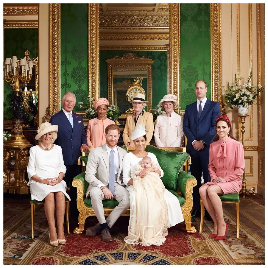 The Royal Couple #MeghanMarkle & #PrinceHarry are sharing photos from Archie’s Christening online